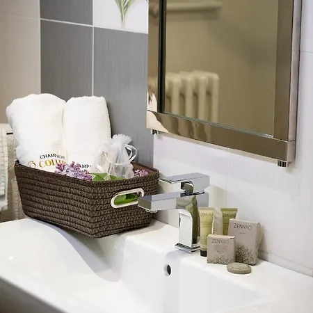 Гостевой дом Les Du Champagne Collery 4*