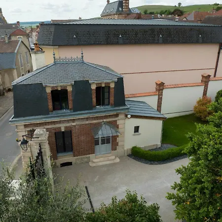 Les Du Champagne Collery Pensión 4*